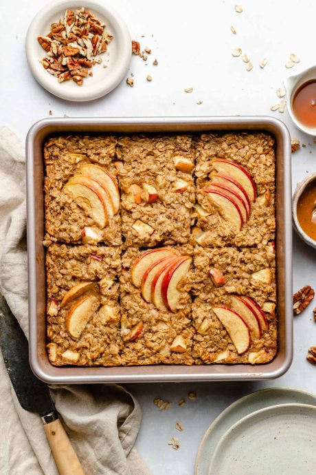 Baked Oats with Cinnamon & Apple