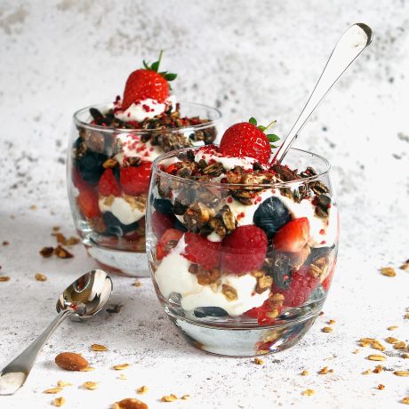 Yogurt, Granola & Berry Breakfast Pots